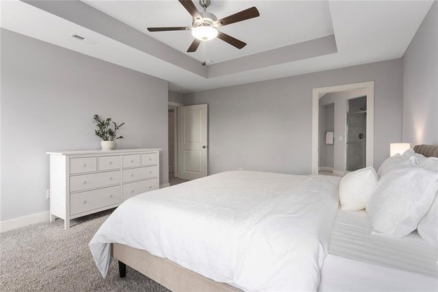 8492 Valley Spring Drive, De Soto, KS 66018