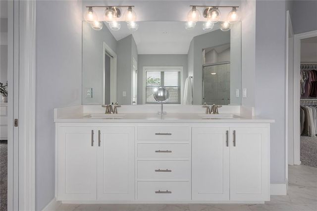 8492 Valley Spring Drive, De Soto, KS 66018