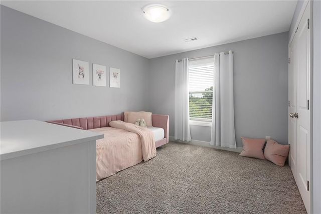8492 Valley Spring Drive, De Soto, KS 66018