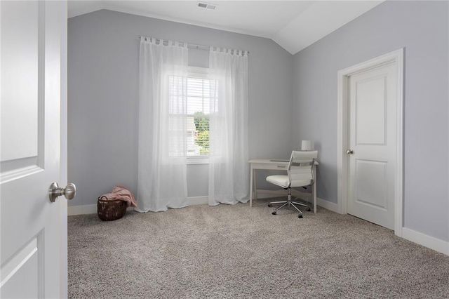 8492 Valley Spring Drive, De Soto, KS 66018