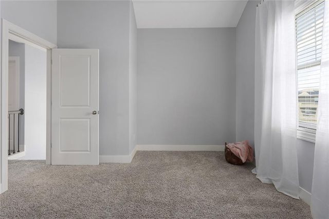 8492 Valley Spring Drive, De Soto, KS 66018
