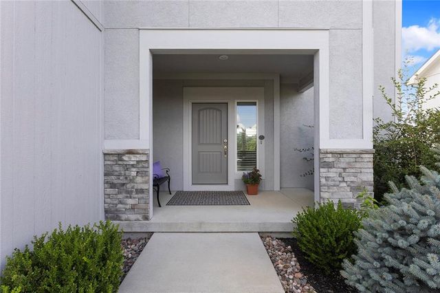 8492 Valley Spring Drive, De Soto, KS 66018