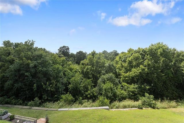 8492 Valley Spring Drive, De Soto, KS 66018
