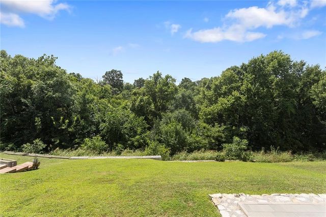 8492 Valley Spring Drive, De Soto, KS 66018