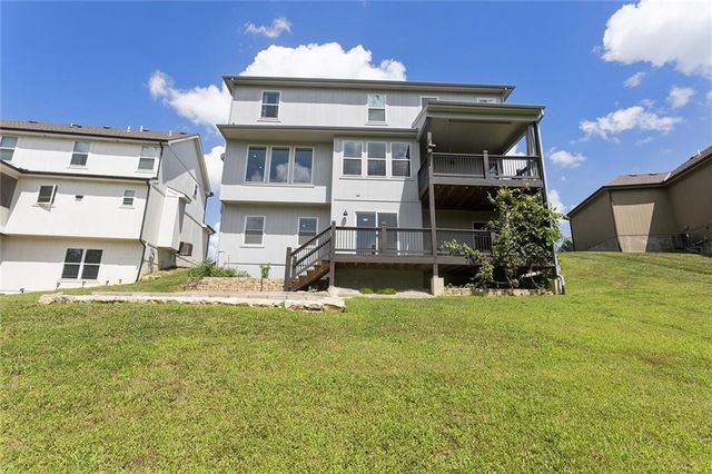8492 Valley Spring Drive, De Soto, KS 66018