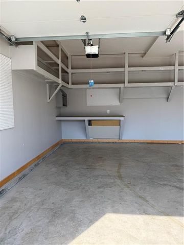 8492 Valley Spring Drive, De Soto, KS 66018