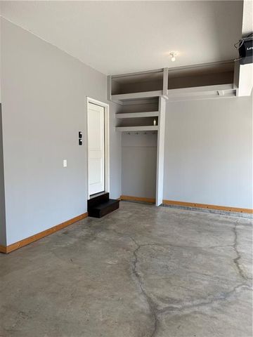 8492 Valley Spring Drive, De Soto, KS 66018
