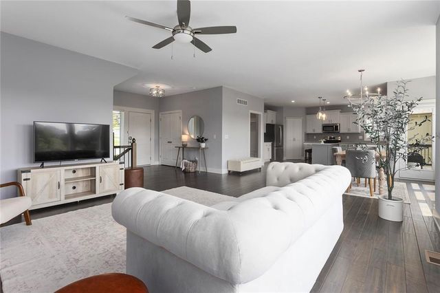 8492 Valley Spring Drive, De Soto, KS 66018