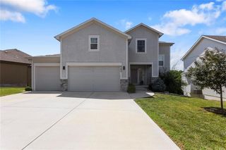 8492 Valley Spring Drive, De Soto, KS 66018