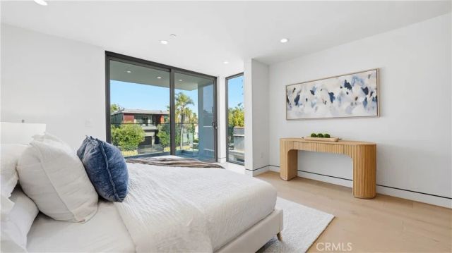 813 N Genesee Avenue, Los Angeles, CA 90046