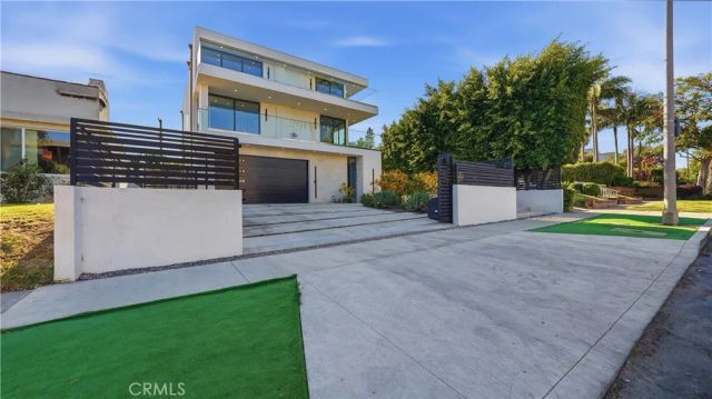 813 N Genesee Avenue, Los Angeles, CA 90046