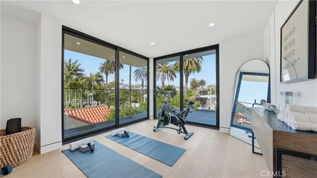 813 N Genesee Avenue, Los Angeles, CA 90046