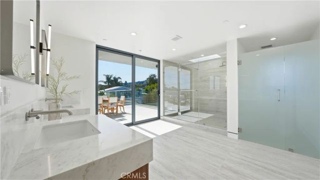 813 N Genesee Avenue, Los Angeles, CA 90046