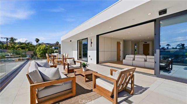 813 N Genesee Avenue, Los Angeles, CA 90046
