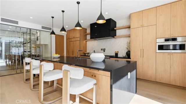 813 N Genesee Avenue, Los Angeles, CA 90046