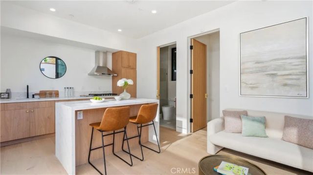 813 N Genesee Avenue, Los Angeles, CA 90046