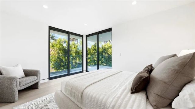 813 N Genesee Avenue, Los Angeles, CA 90046