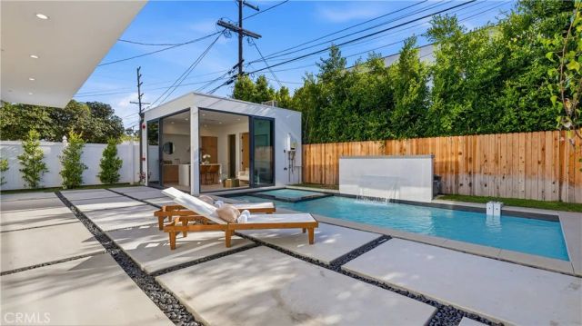 813 N Genesee Avenue, Los Angeles, CA 90046