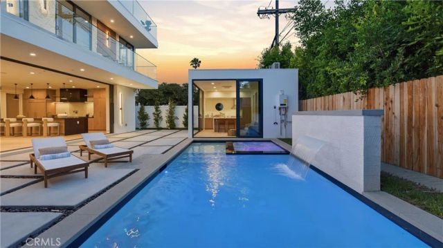 813 N Genesee Avenue, Los Angeles, CA 90046