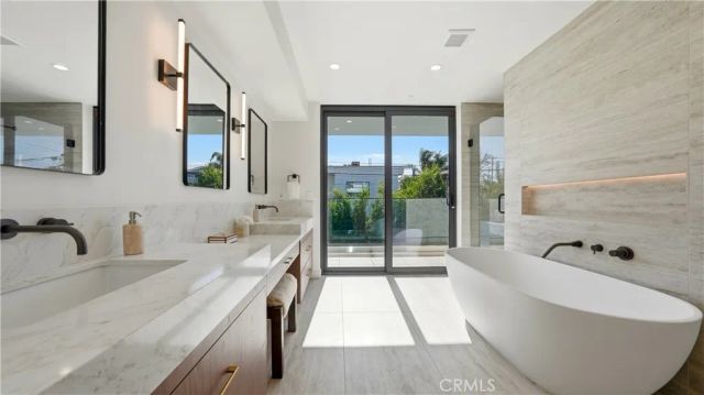 813 N Genesee Avenue, Los Angeles, CA 90046
