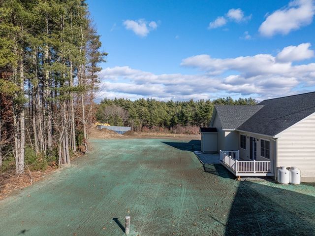 31 High Bluff Rd, Belchertown, MA 01007