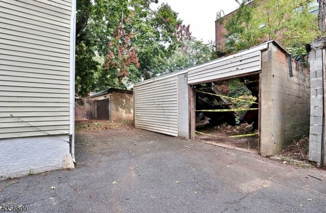 207 Hansbury Ave, Newark City, NJ 07112