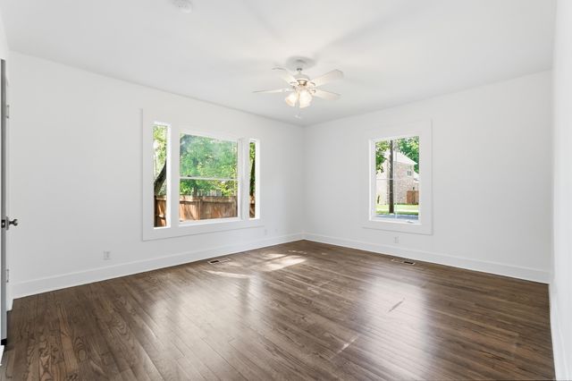 1117 Weems St, Conway, AR 72034