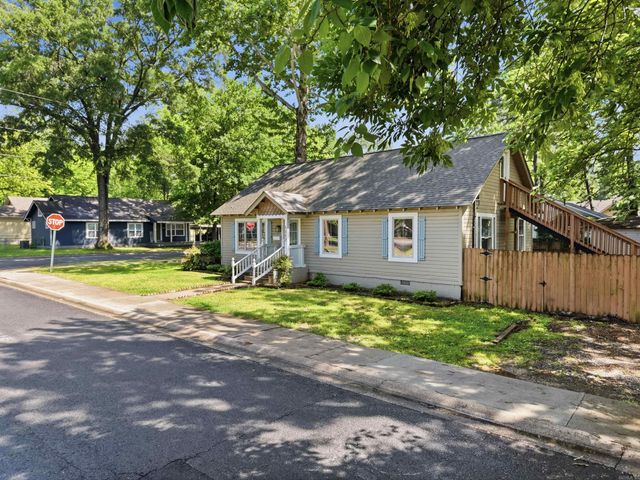 1117 Weems St, Conway, AR 72034