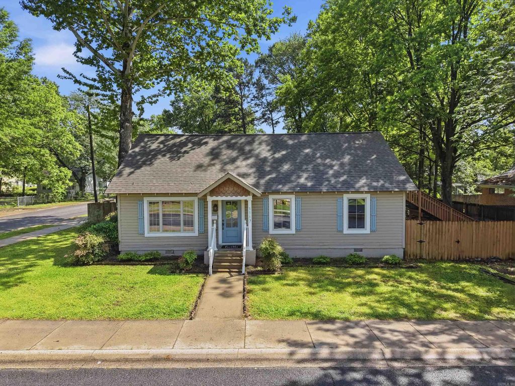 1117 Weems St, Conway, AR 72034