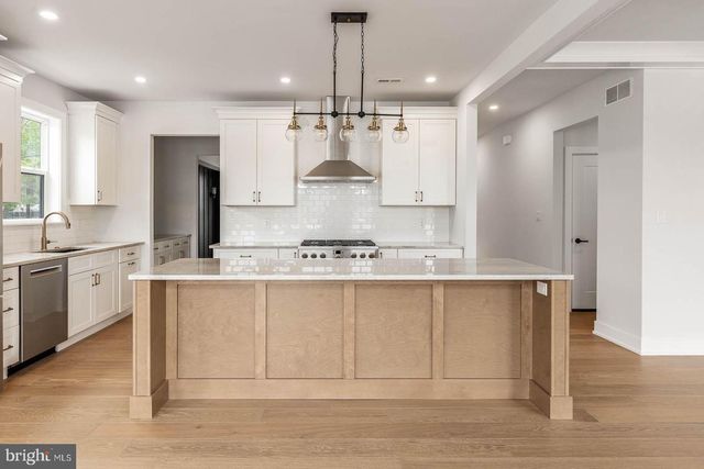 1975 WEST AVE, Conshohocken, PA 19428