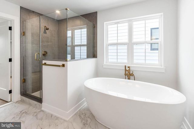 1975 WEST AVE, Conshohocken, PA 19428