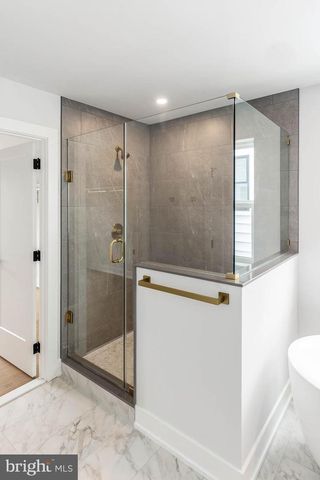 1975 WEST AVE, Conshohocken, PA 19428