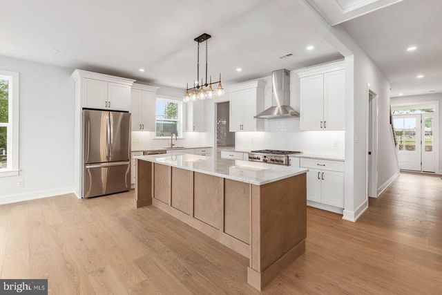 1975 WEST AVE, Conshohocken, PA 19428