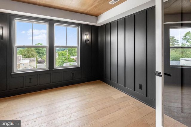 1975 WEST AVE, Conshohocken, PA 19428