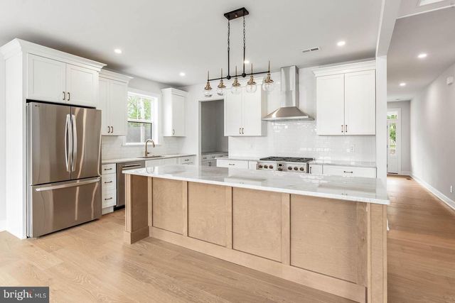 1975 WEST AVE, Conshohocken, PA 19428