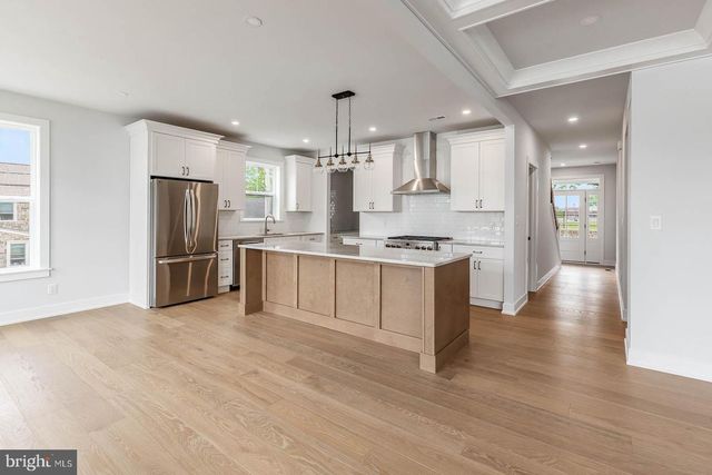 1975 WEST AVE, Conshohocken, PA 19428