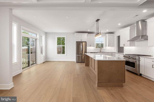 1975 WEST AVE, Conshohocken, PA 19428