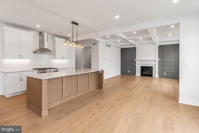 1975 WEST AVE, Conshohocken, PA 19428