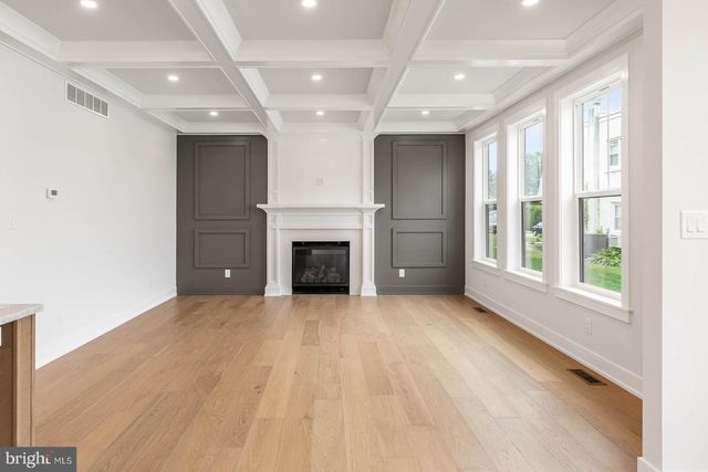 1975 WEST AVE, Conshohocken, PA 19428