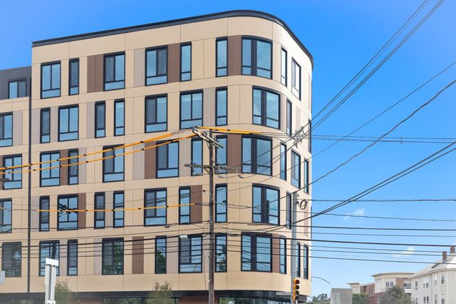 610 Hammond St 204, Brookline, MA 02467