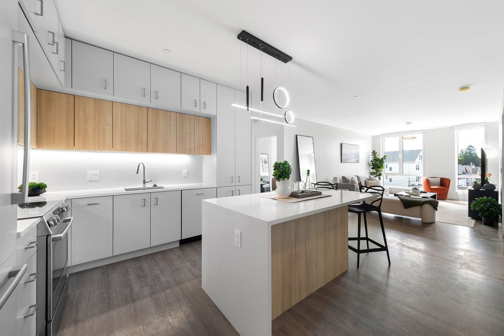 610 Hammond St 204, Brookline, MA 02467