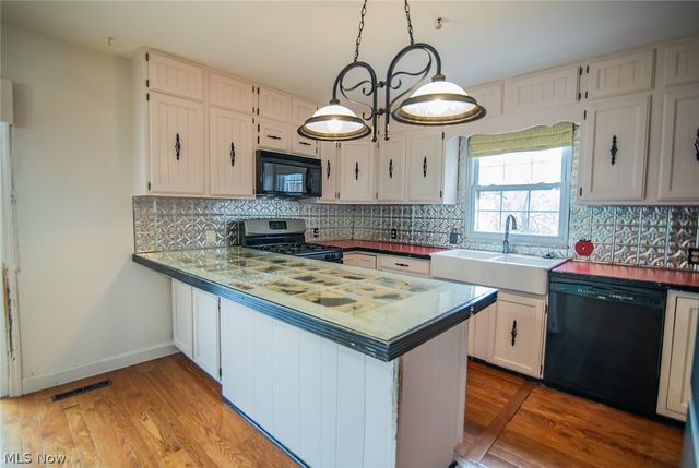 32 Ashwood Place, Vienna, WV 26105