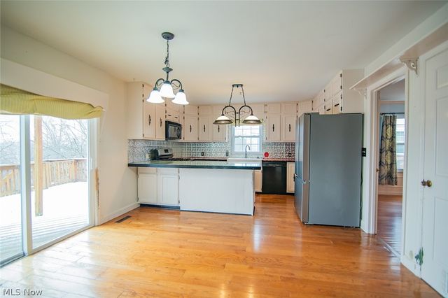 32 Ashwood Place, Vienna, WV 26105