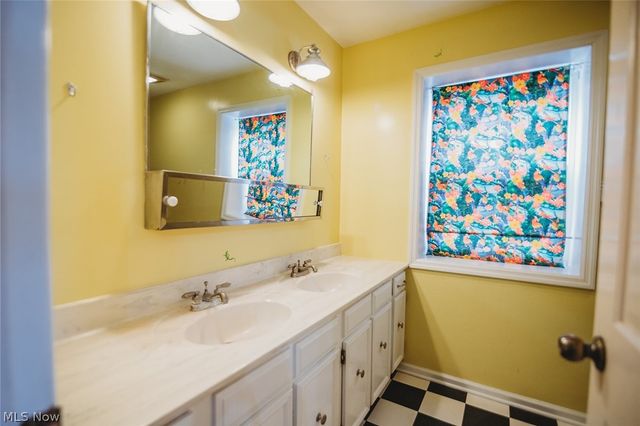 32 Ashwood Place, Vienna, WV 26105