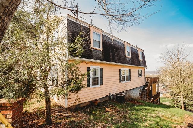 32 Ashwood Place, Vienna, WV 26105