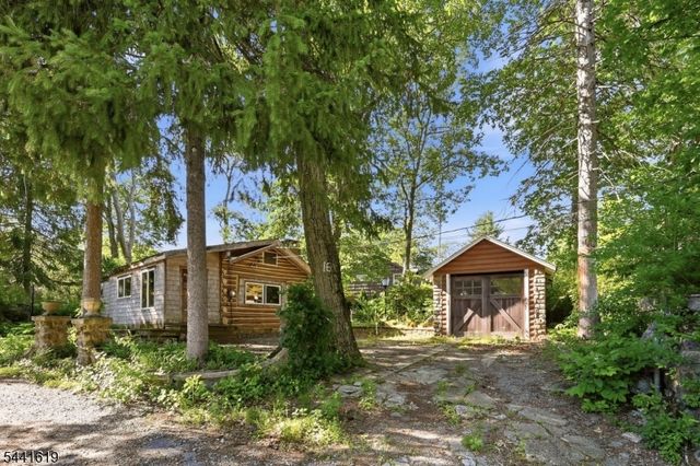 16 Allegheny Ave, West Milford Twp., NJ 07480