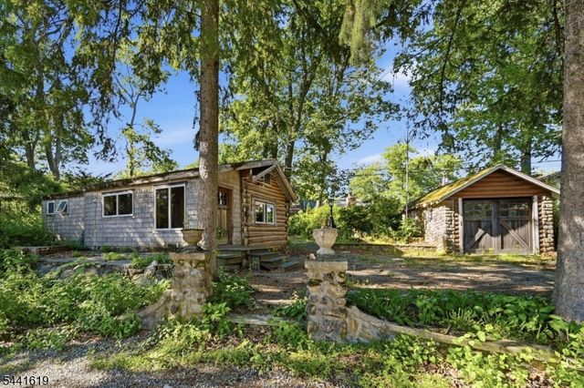 16 Allegheny Ave, West Milford Twp., NJ 07480