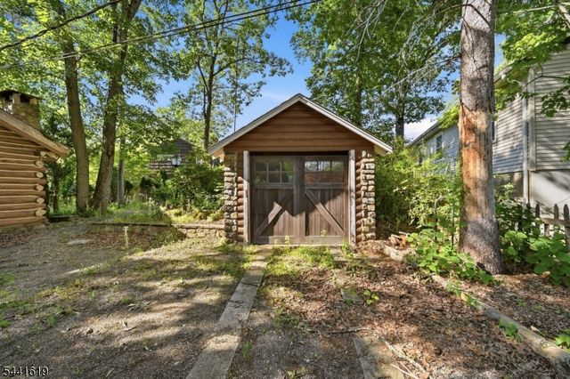 16 Allegheny Ave, West Milford Twp., NJ 07480