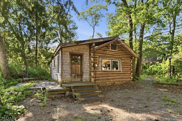 16 Allegheny Ave, West Milford Twp., NJ 07480