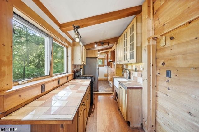 16 Allegheny Ave, West Milford Twp., NJ 07480